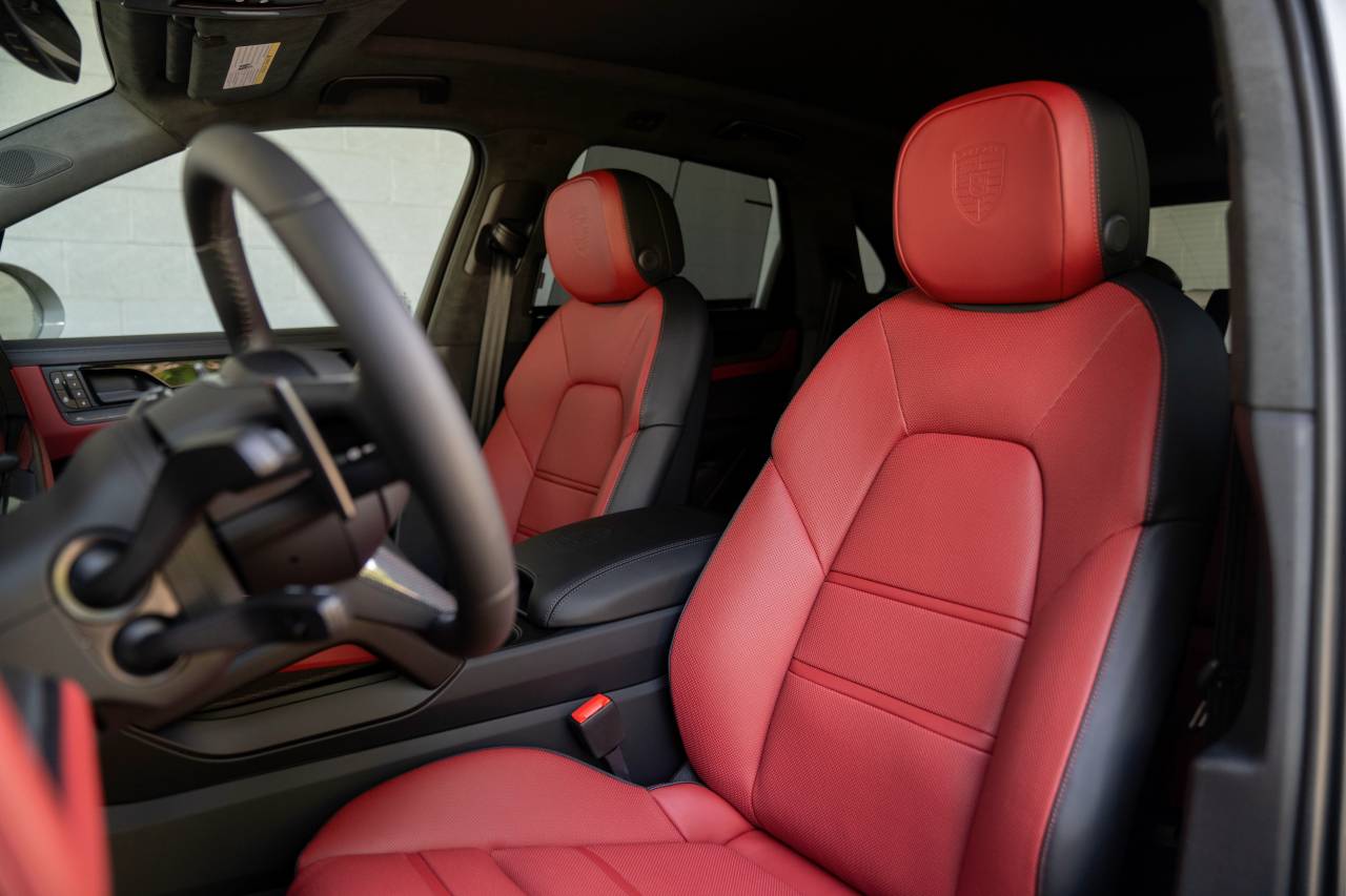 2025 Porsche Cayenne GTS photo 5