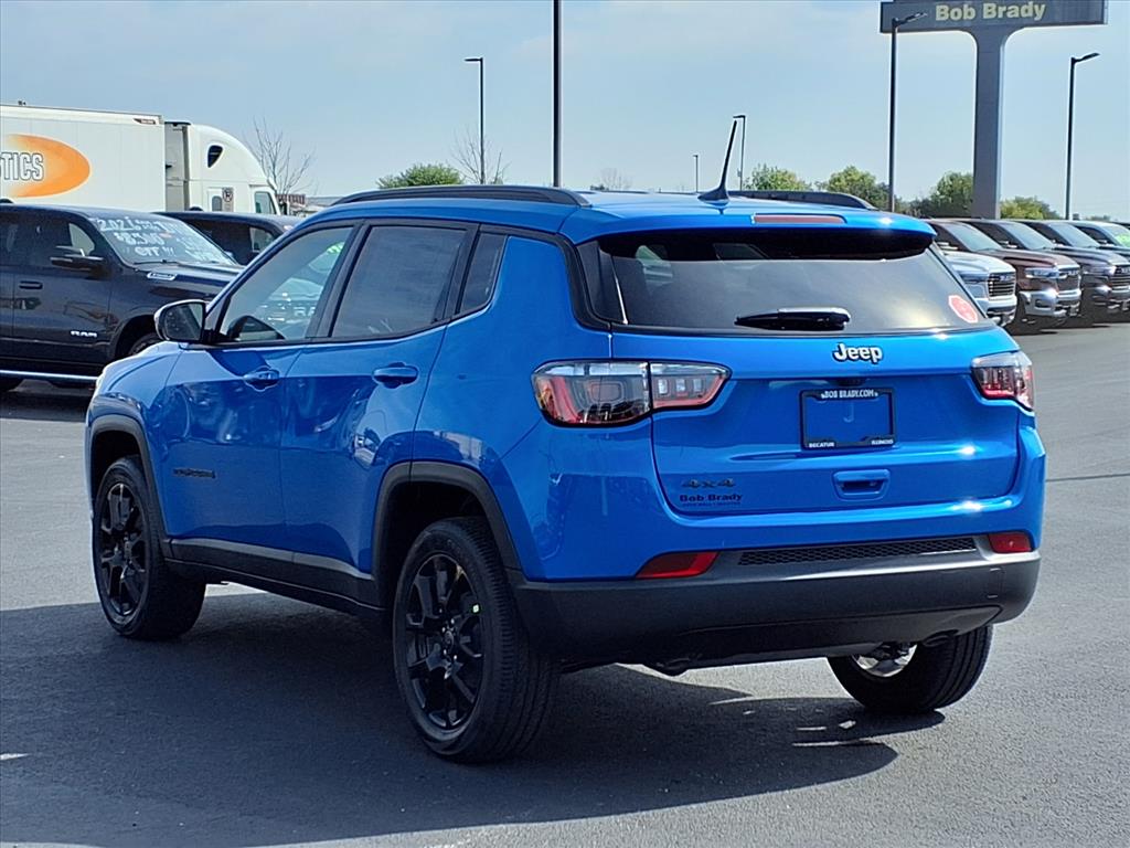 2026 Jeep Compass Latitude Altitude photo 12