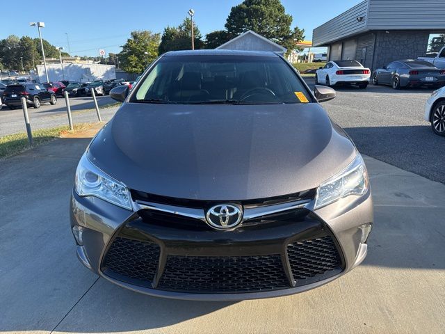 2015 Toyota Camry SE photo 2