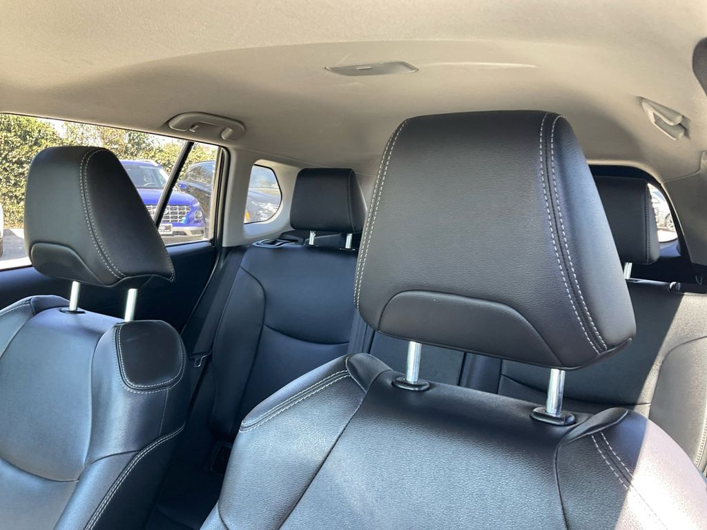 2022 Toyota Corolla Cross XLE photo 11