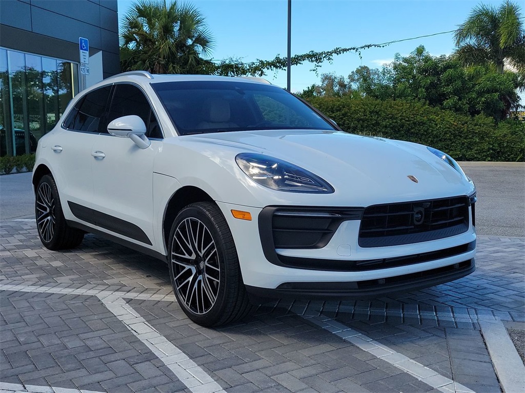2024 Porsche Macan T photo 7