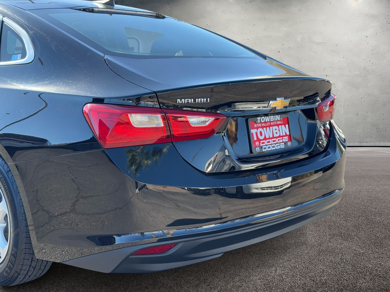 2018 Chevrolet Malibu LS photo 3