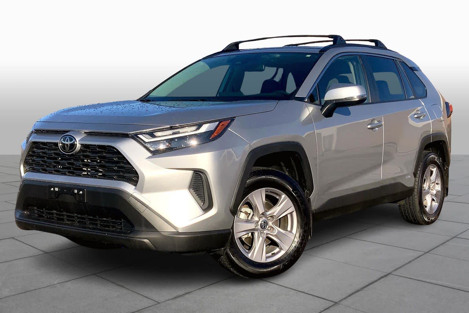 2025 Toyota RAV4 XLE's photo