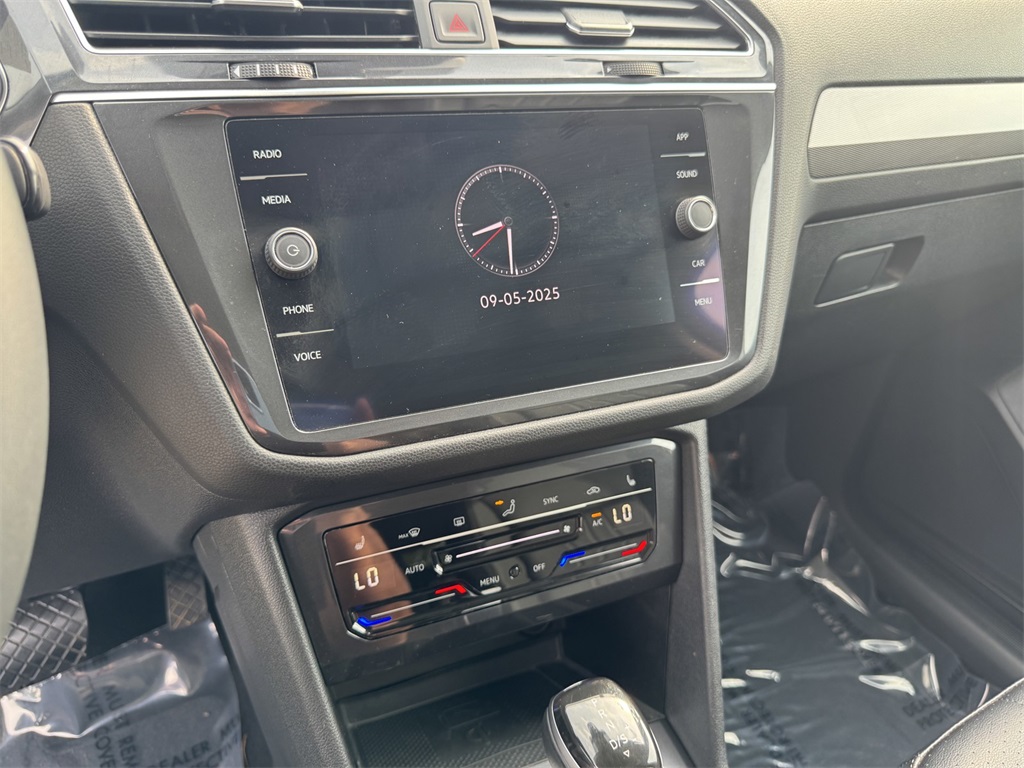 2022 Volkswagen Tiguan SE photo 17