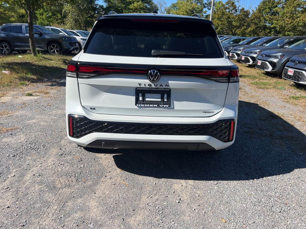2025 Volkswagen Tiguan SE R-Line Black photo 7