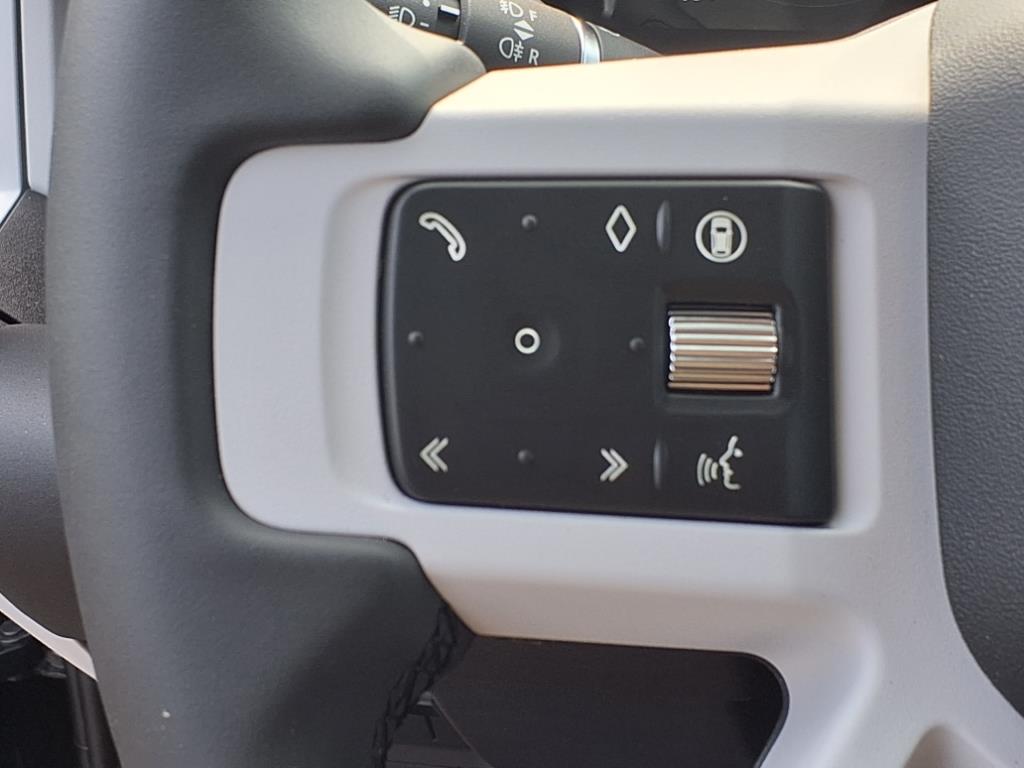 2025 Land Rover Defender 110 S photo 15