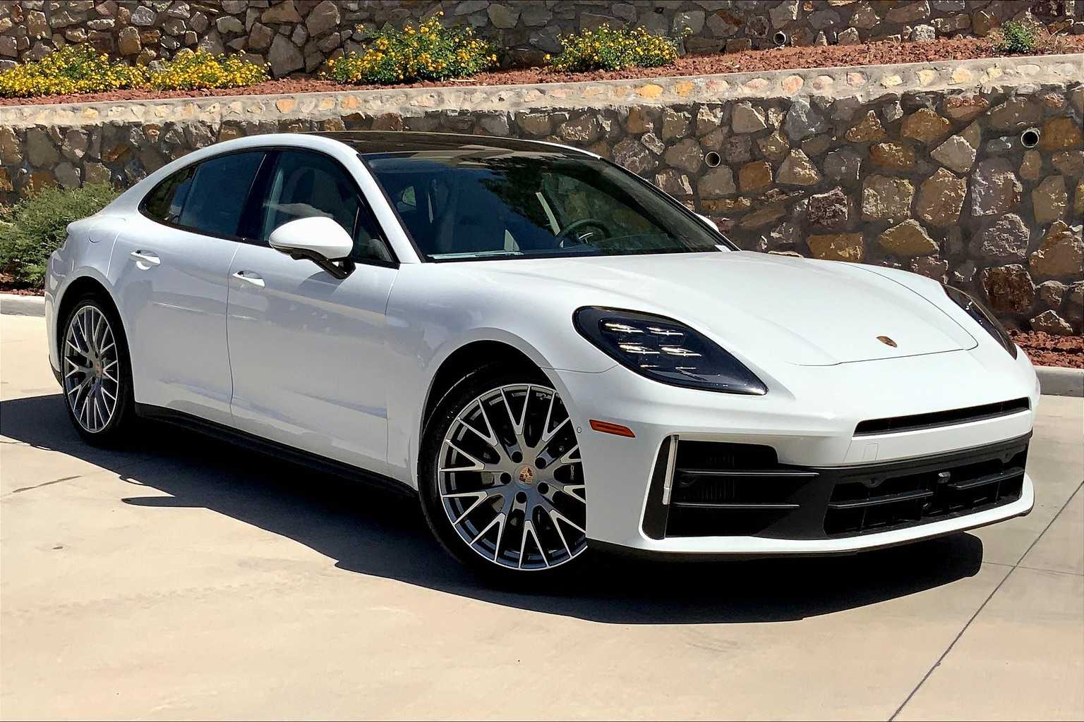 2025 Porsche Panamera 4 photo 9