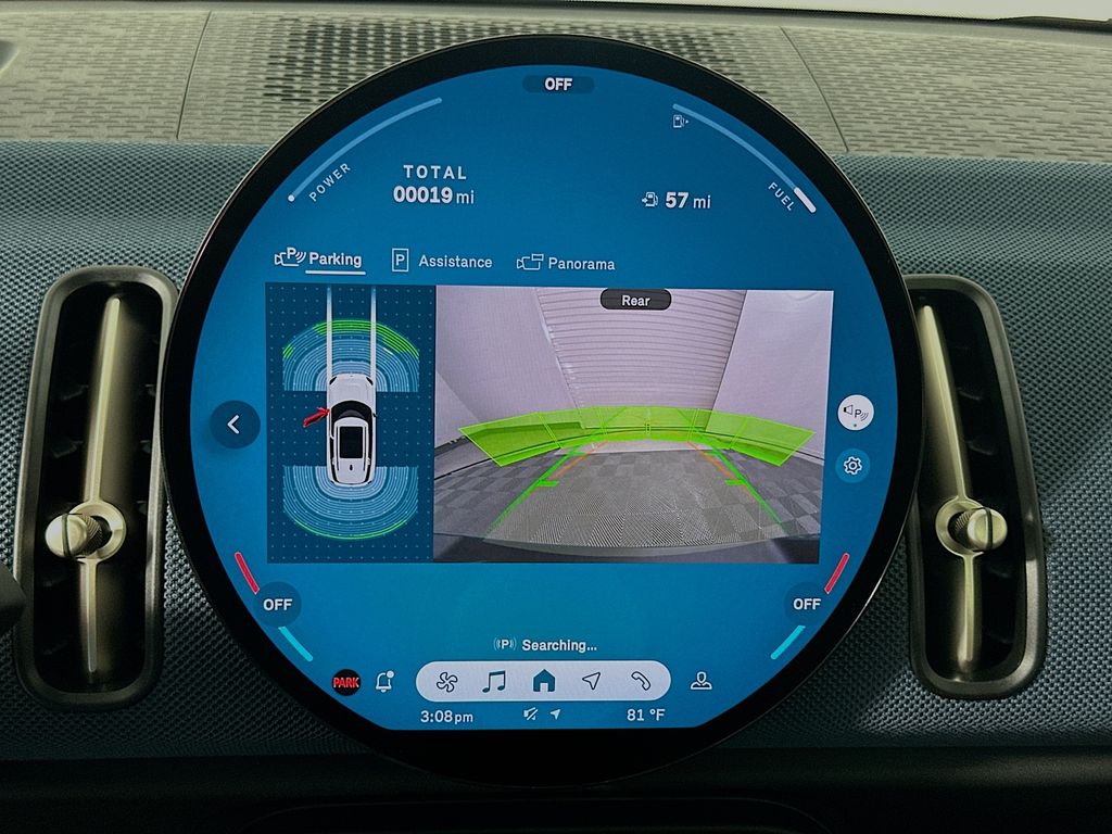 New 2025 White MINI Signature Plus image 13