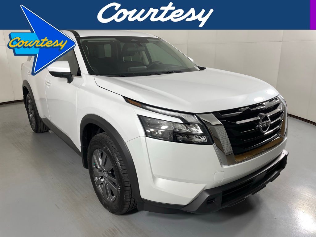 2025 Nissan Pathfinder SV's photo