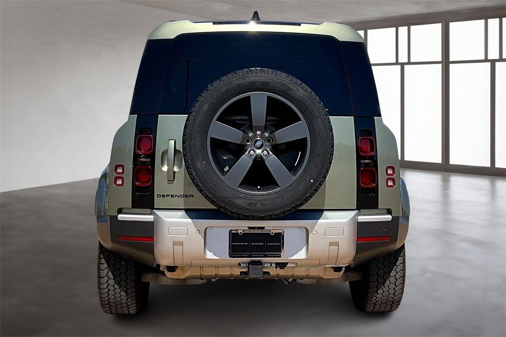 2024 Land Rover Defender 110 S photo 4