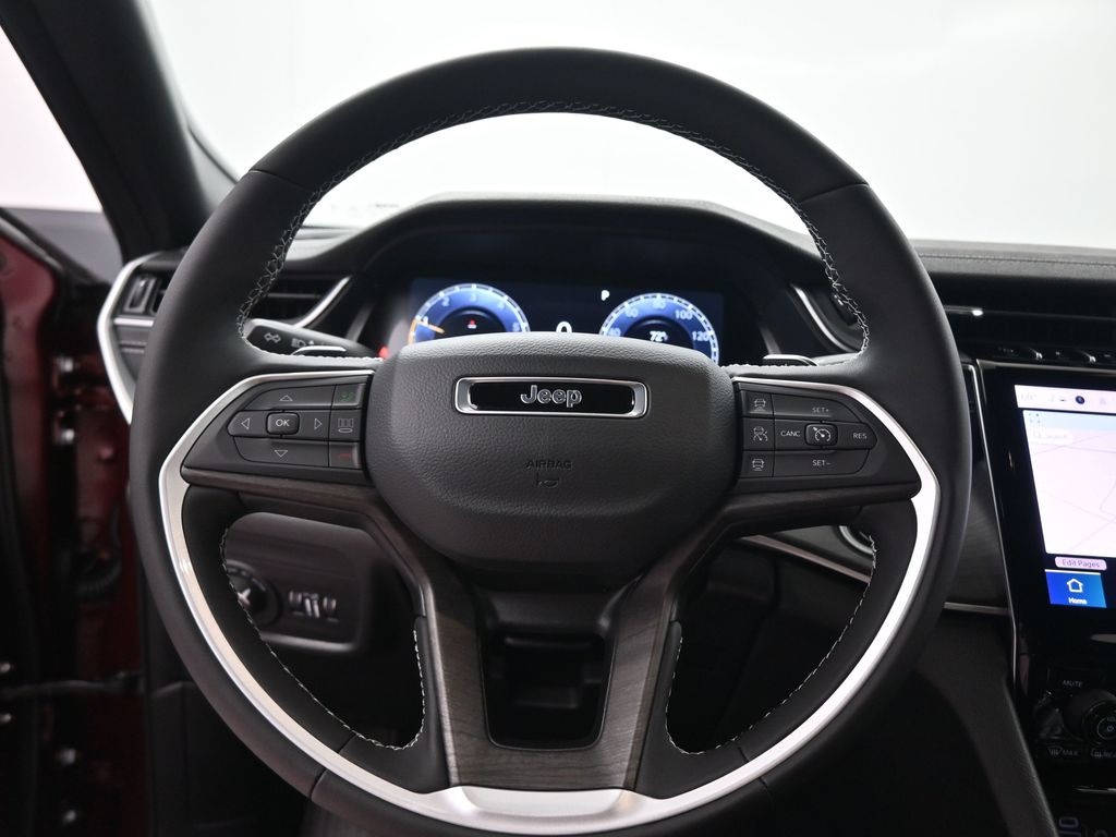 2025 Jeep Grand Cherokee Limited photo 2