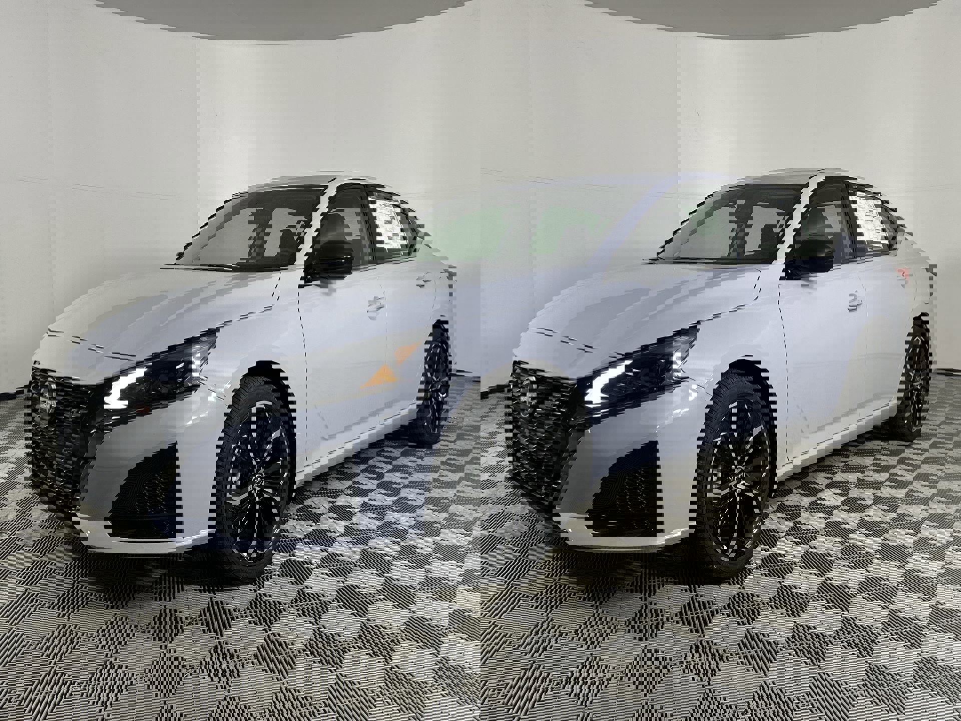 2025 Nissan Altima SR photo 4