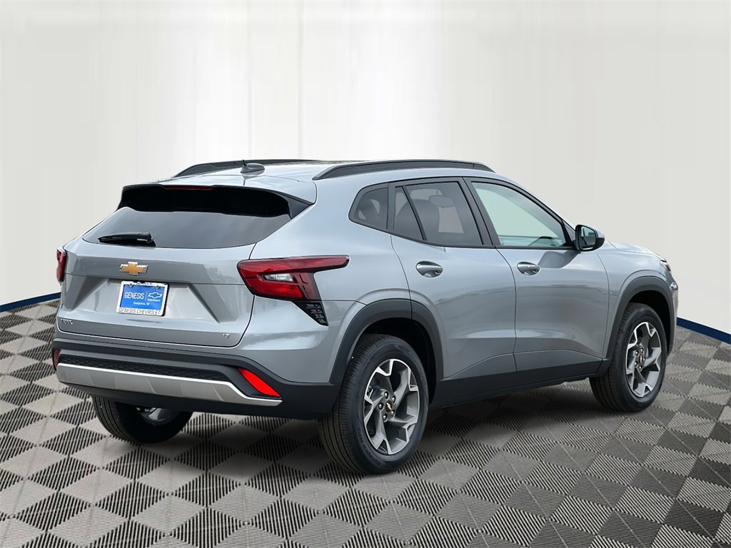 2025 Chevrolet Trax LT photo 2