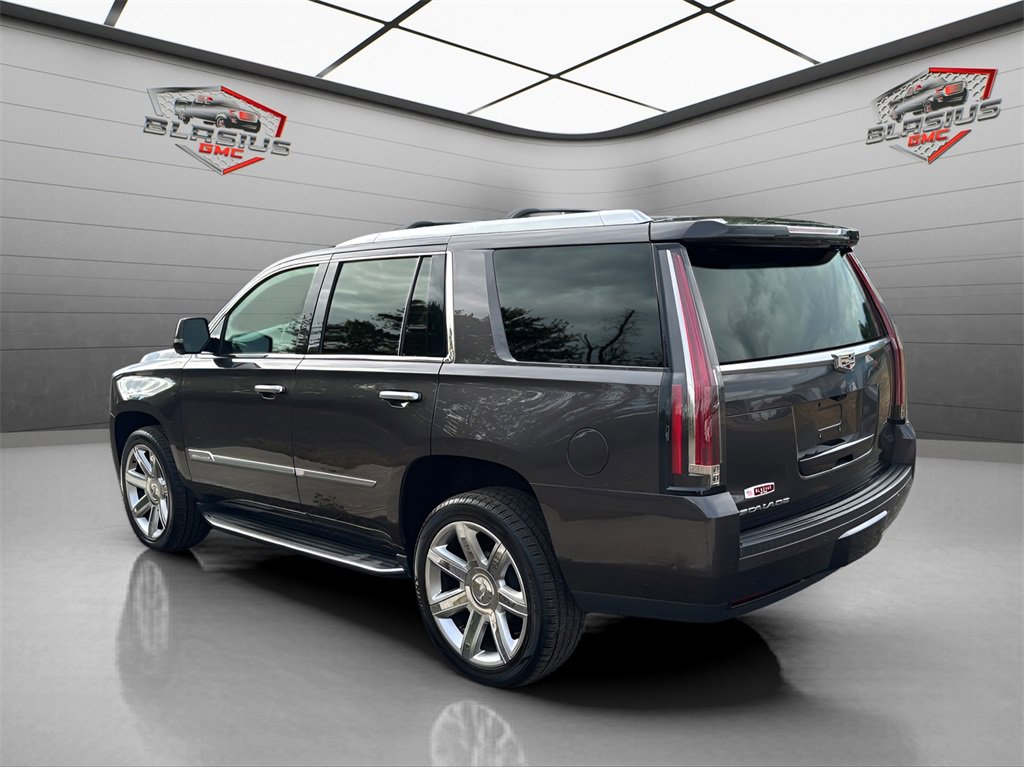 2017 Cadillac Escalade Luxury photo 2
