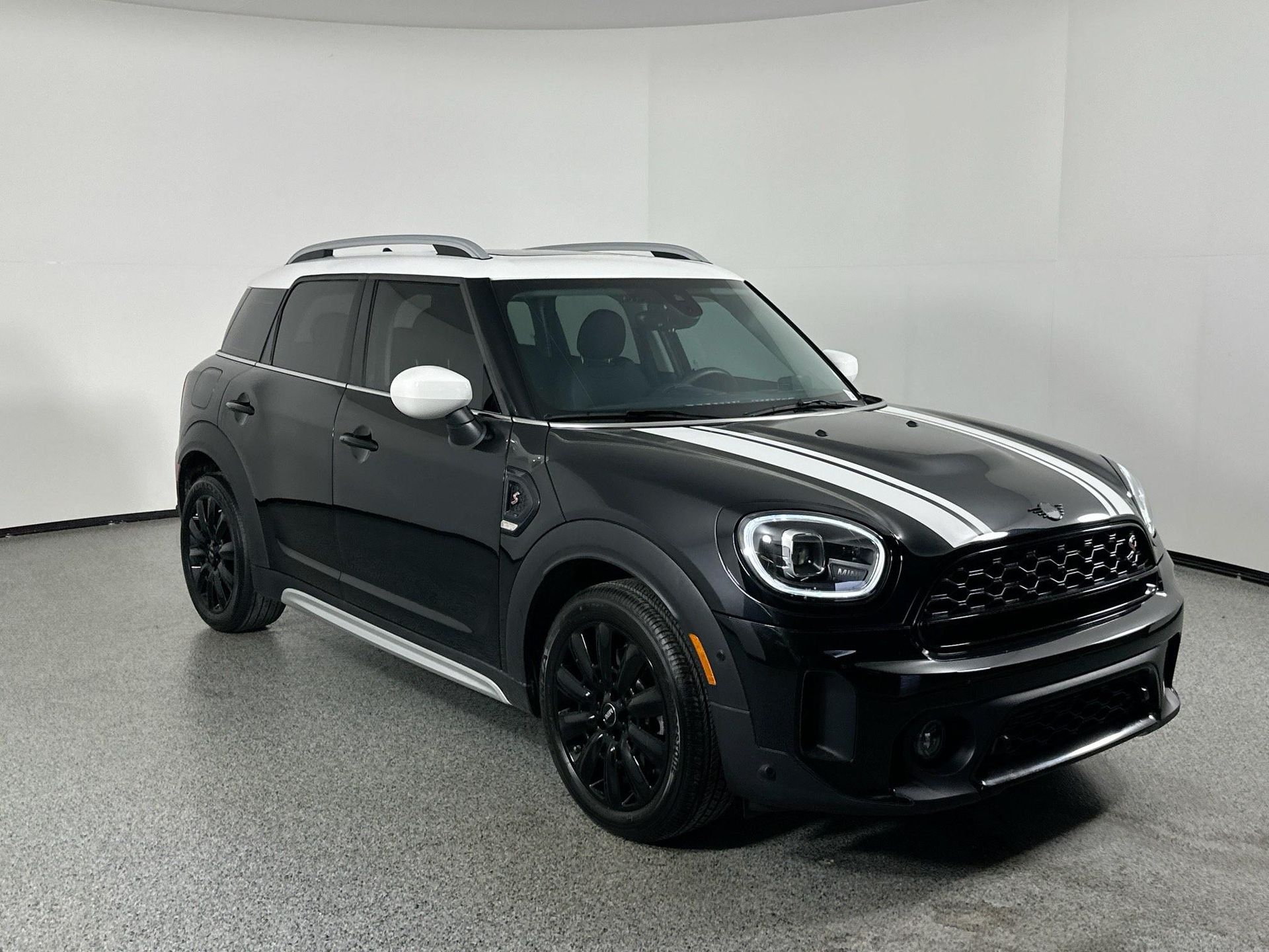 2024 Mini Cooper S Iconic photo 3