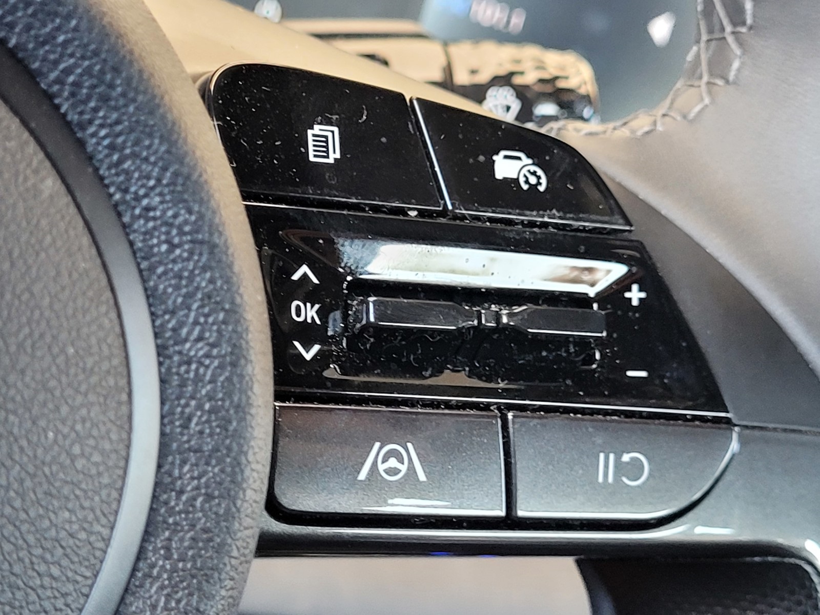 2025 Hyundai Elantra SEL Sport photo 20