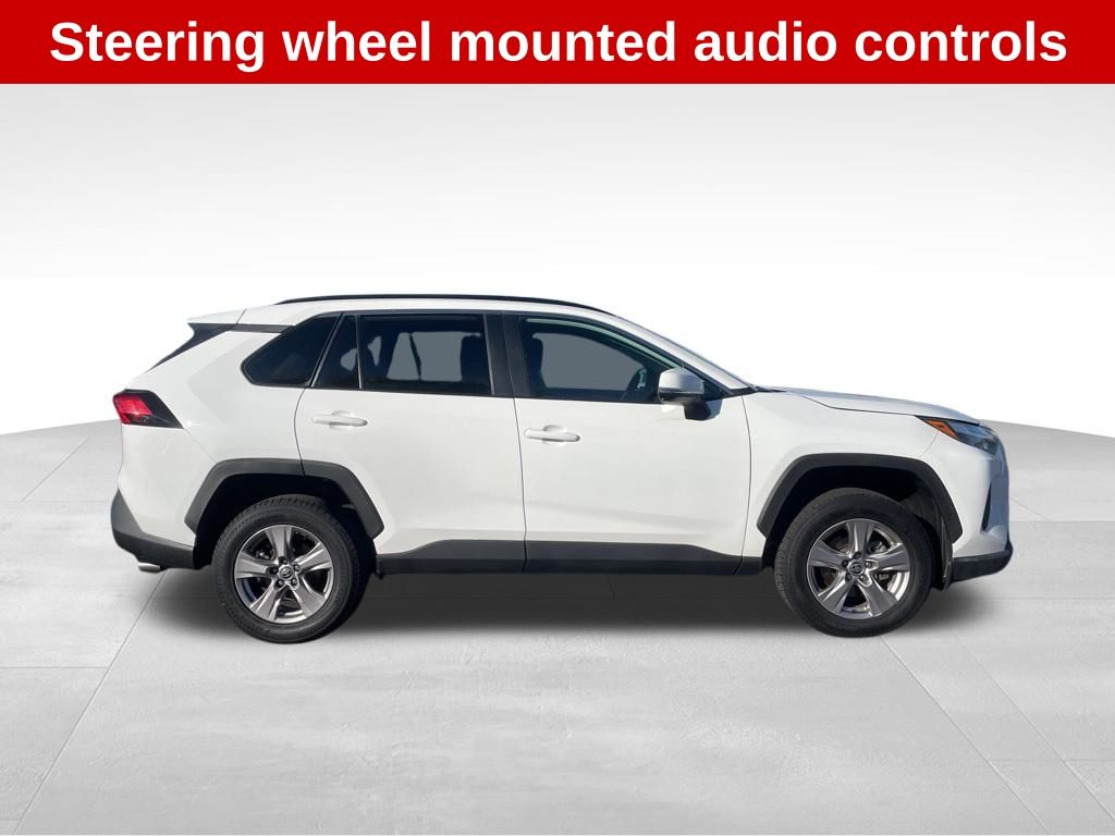 2023 Toyota RAV4 XLE photo 3