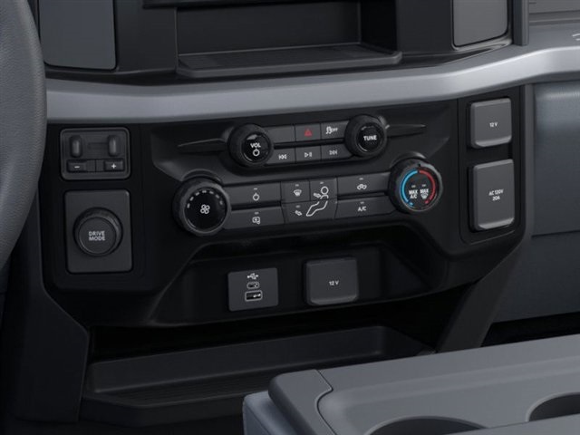 2025 Ford F-600 photo 14