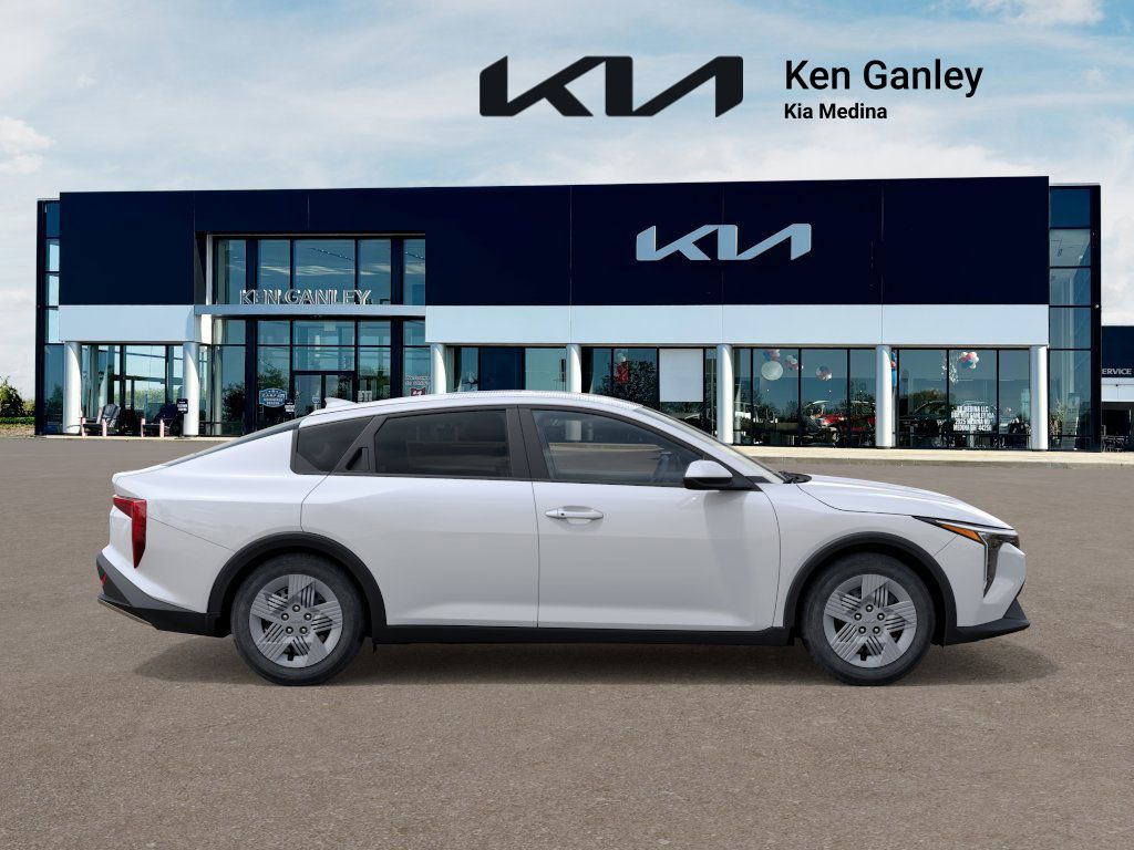 2025 Kia K4 LX photo 4