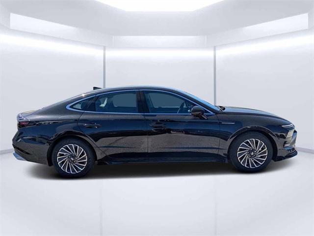 2025 Hyundai Sonata Hybrid SEL photo 2