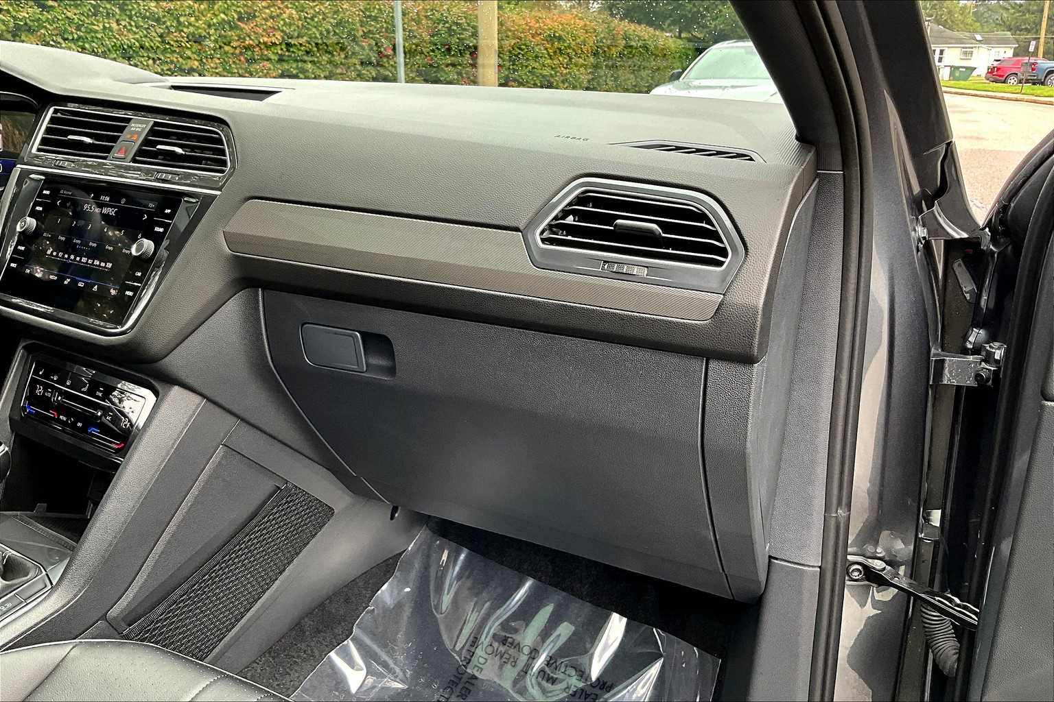2024 Volkswagen Tiguan SE R-Line Black photo 15