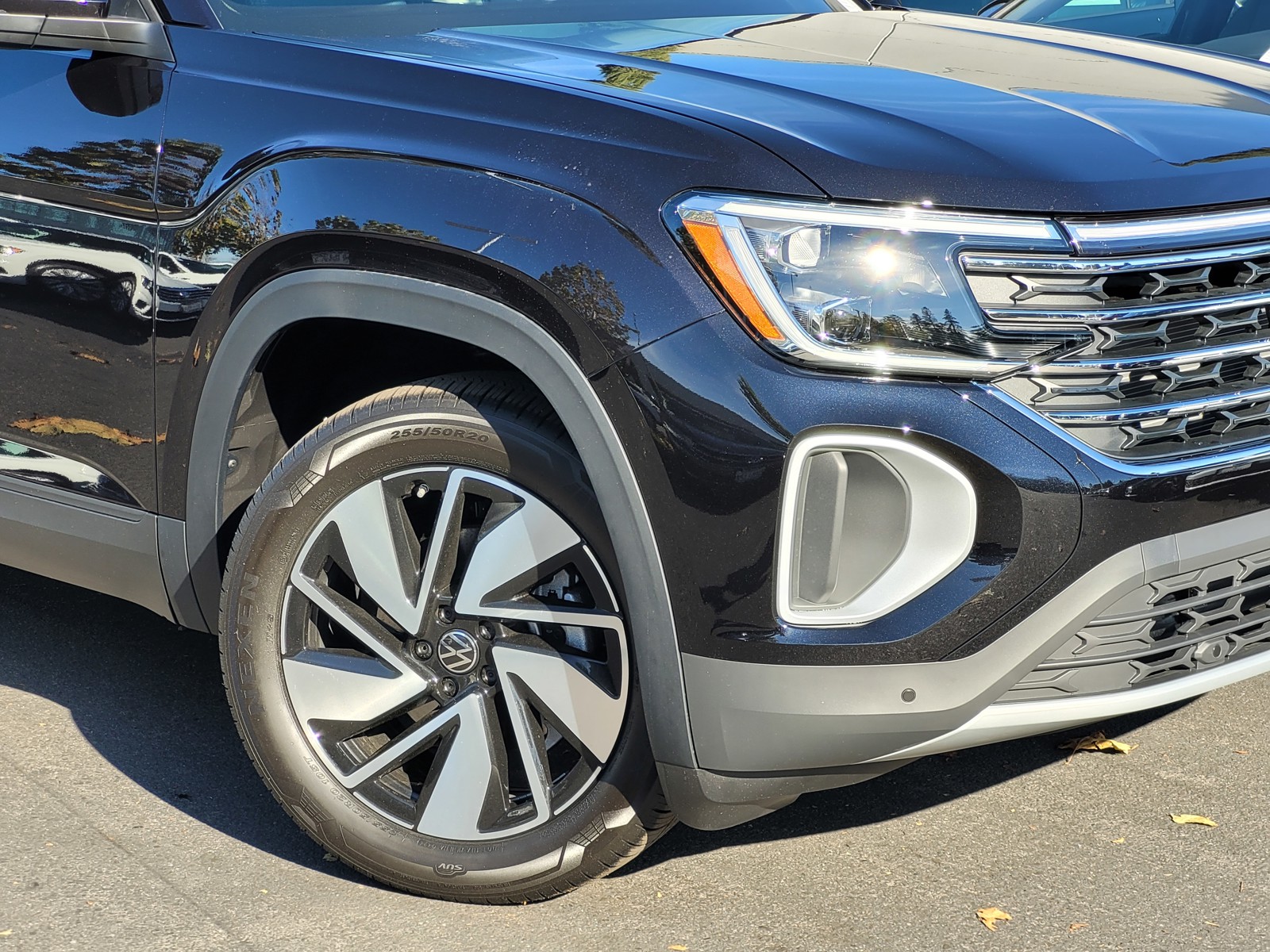 2024 Volkswagen Atlas SE Technology photo 2