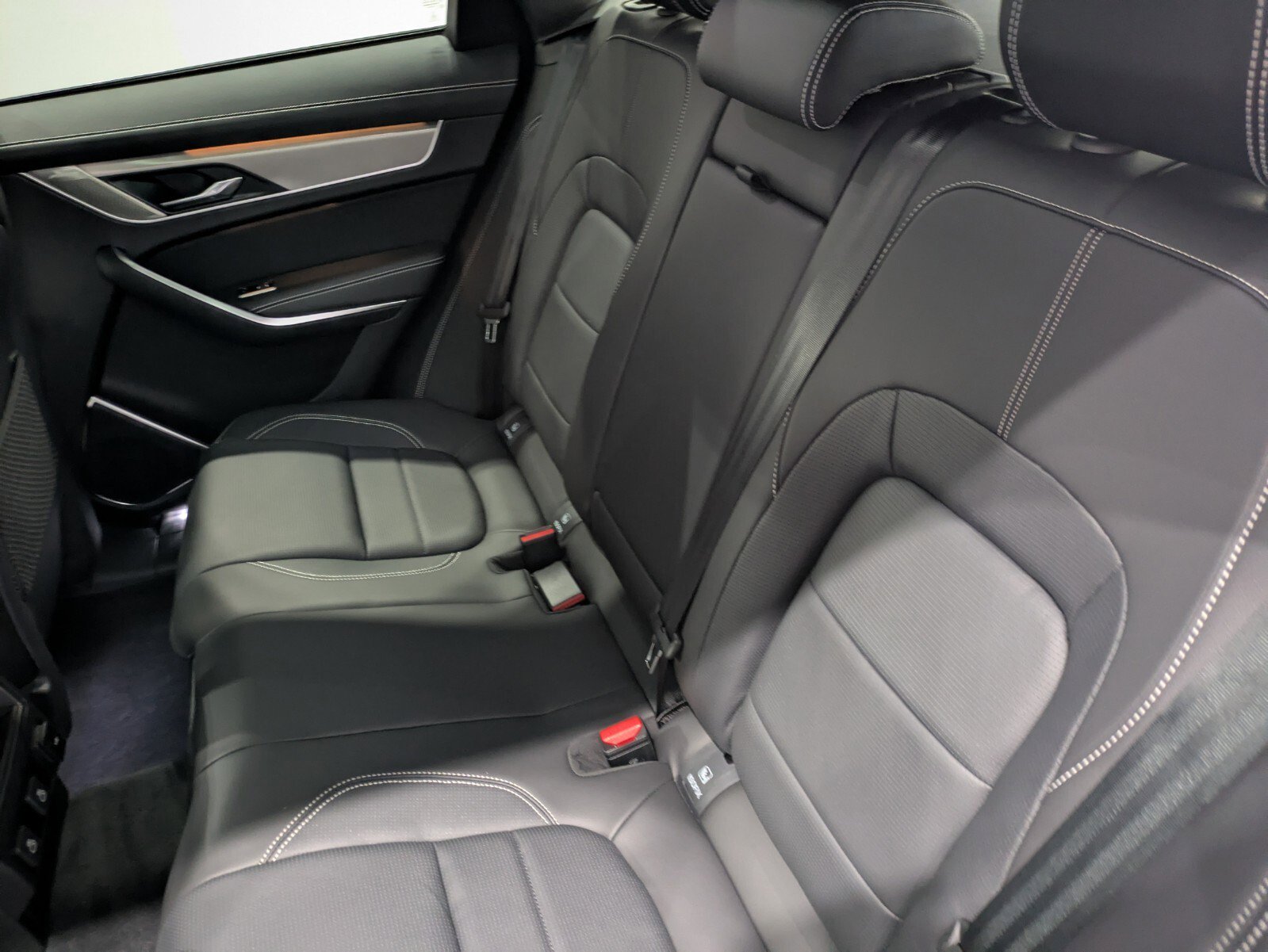 2026 Jaguar F-PACE P250 R-Dynamic S photo 13
