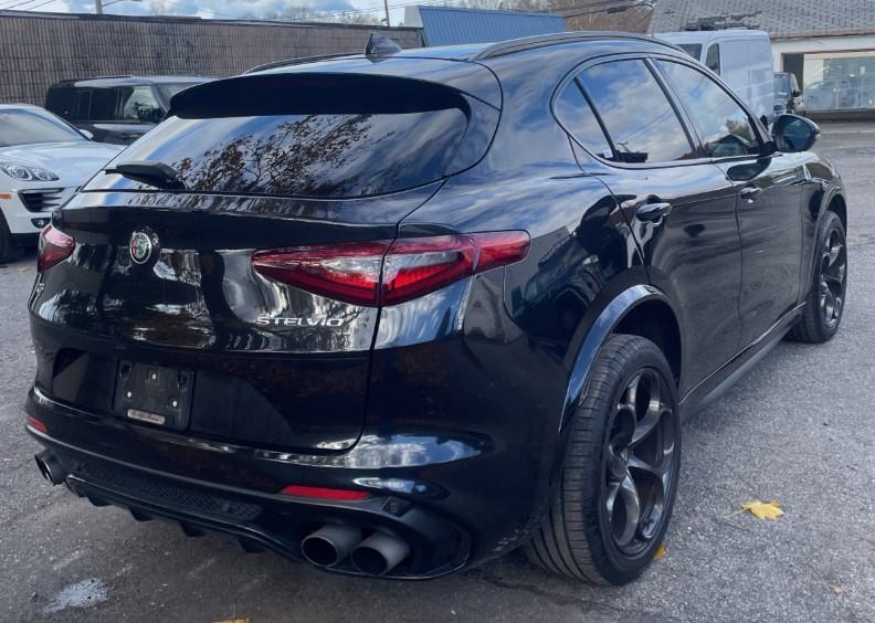 2022 Alfa Romeo Stelvio Quadrifoglio photo 3