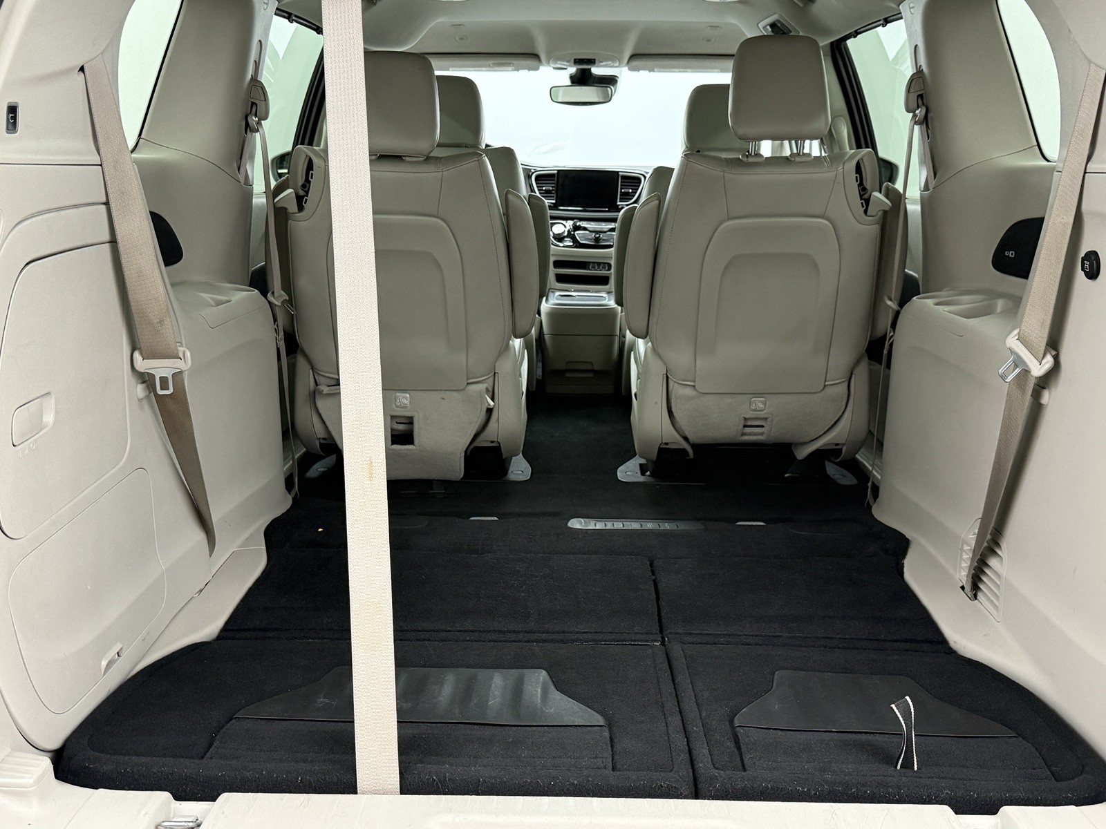 2021 Chrysler Pacifica Hybrid Touring L photo 7