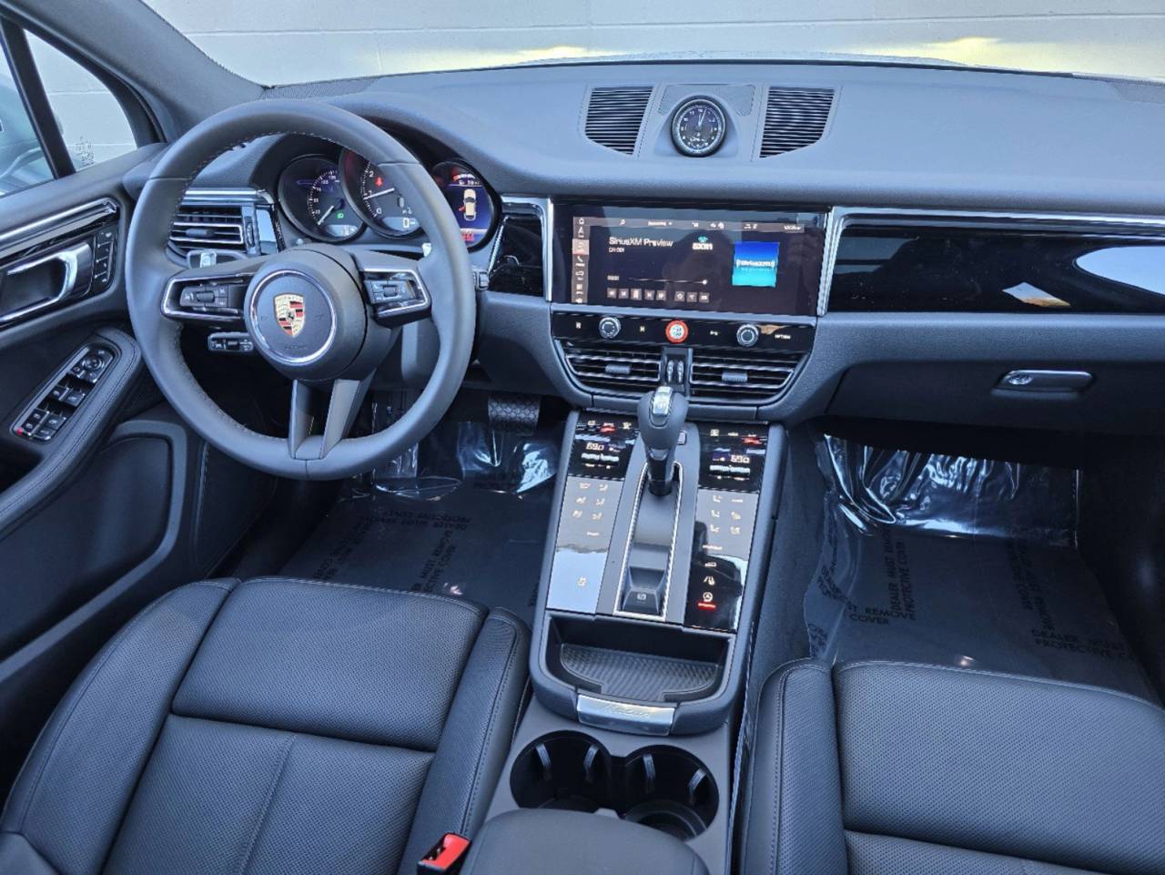 2025 Porsche Macan T photo 11