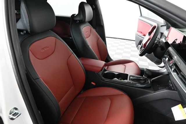 2025 Kia K4 GT-Line photo 13