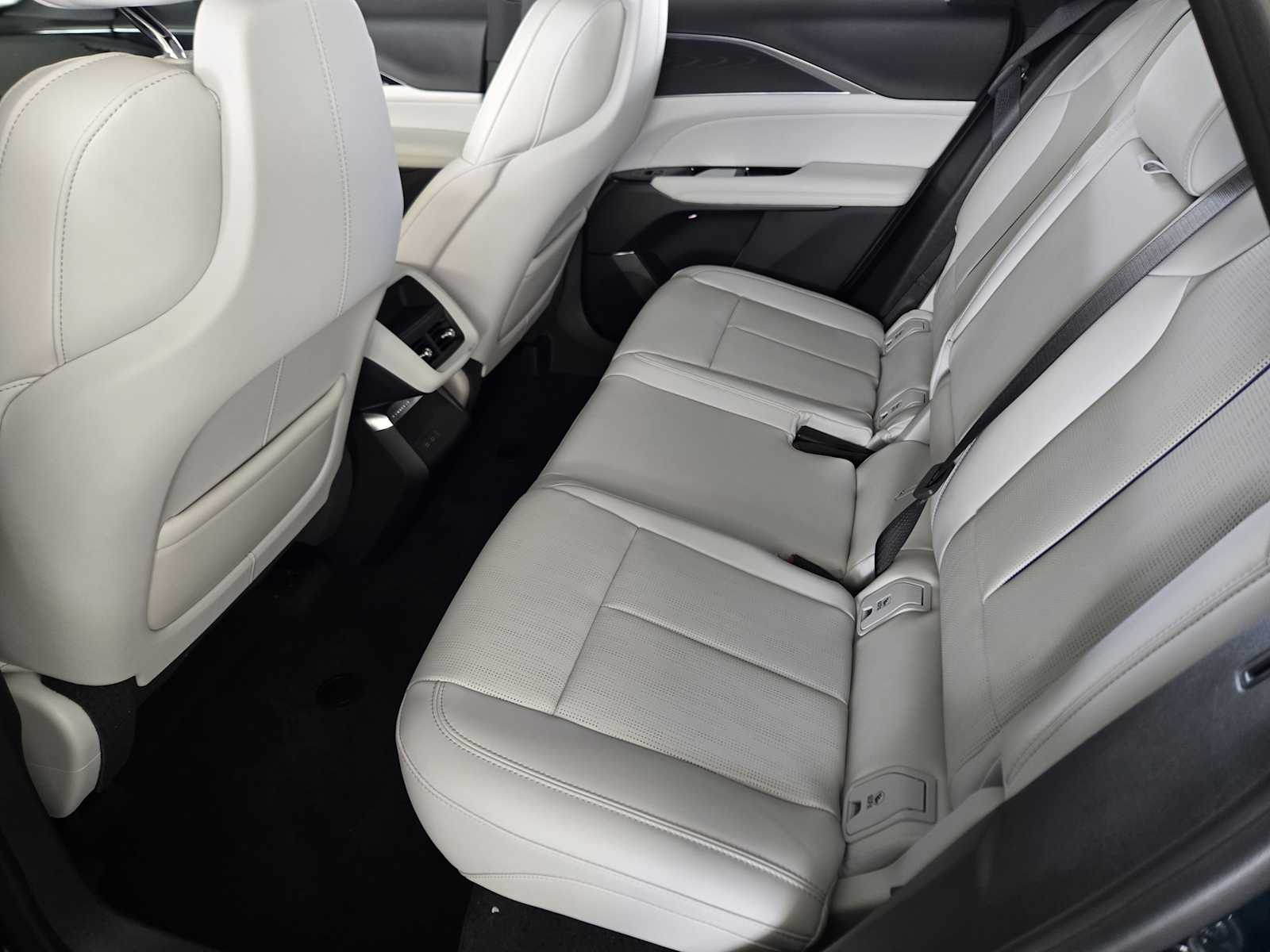 2025 Cadillac Lyriq Luxury photo 17