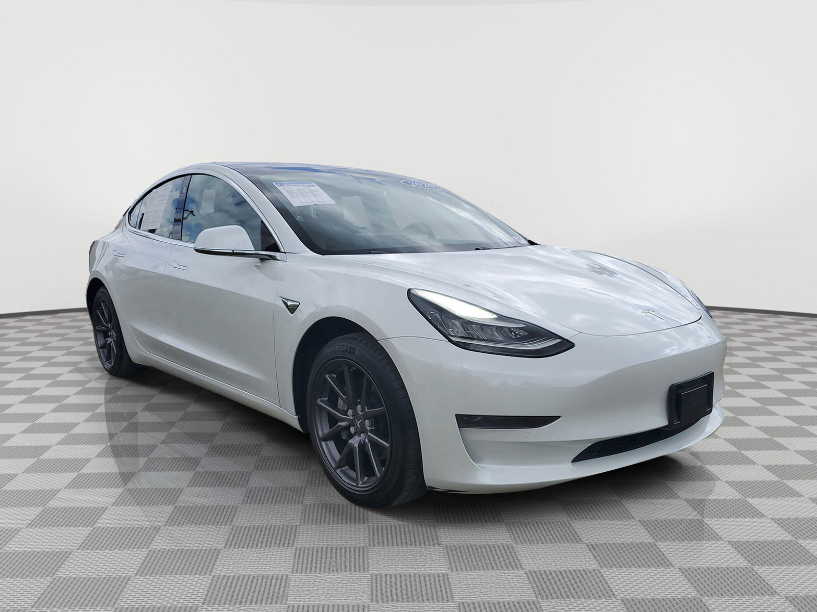 2020 Tesla Model 3 Standard Range Plus photo 2