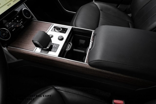 2023 Land Rover Range Rover SE photo 23