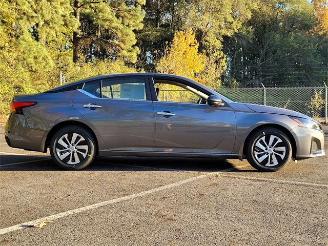 2025 Nissan Altima S photo 2