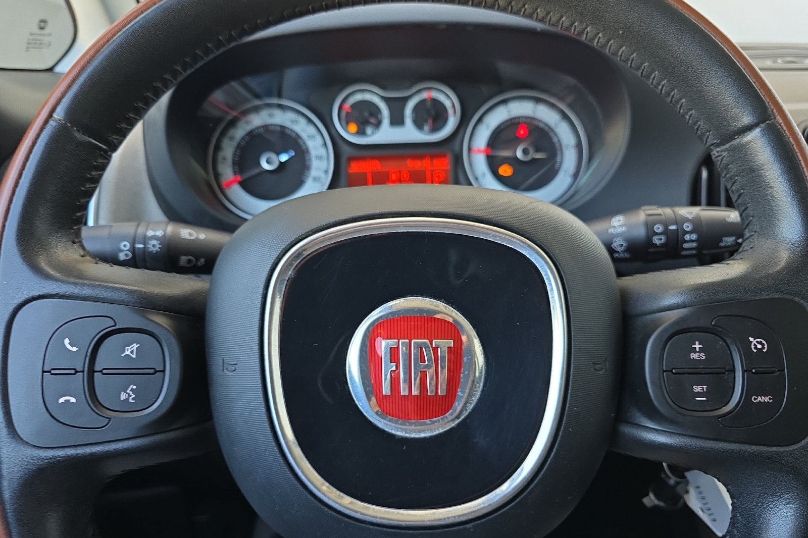 2015 Fiat 500L Trekking photo 23