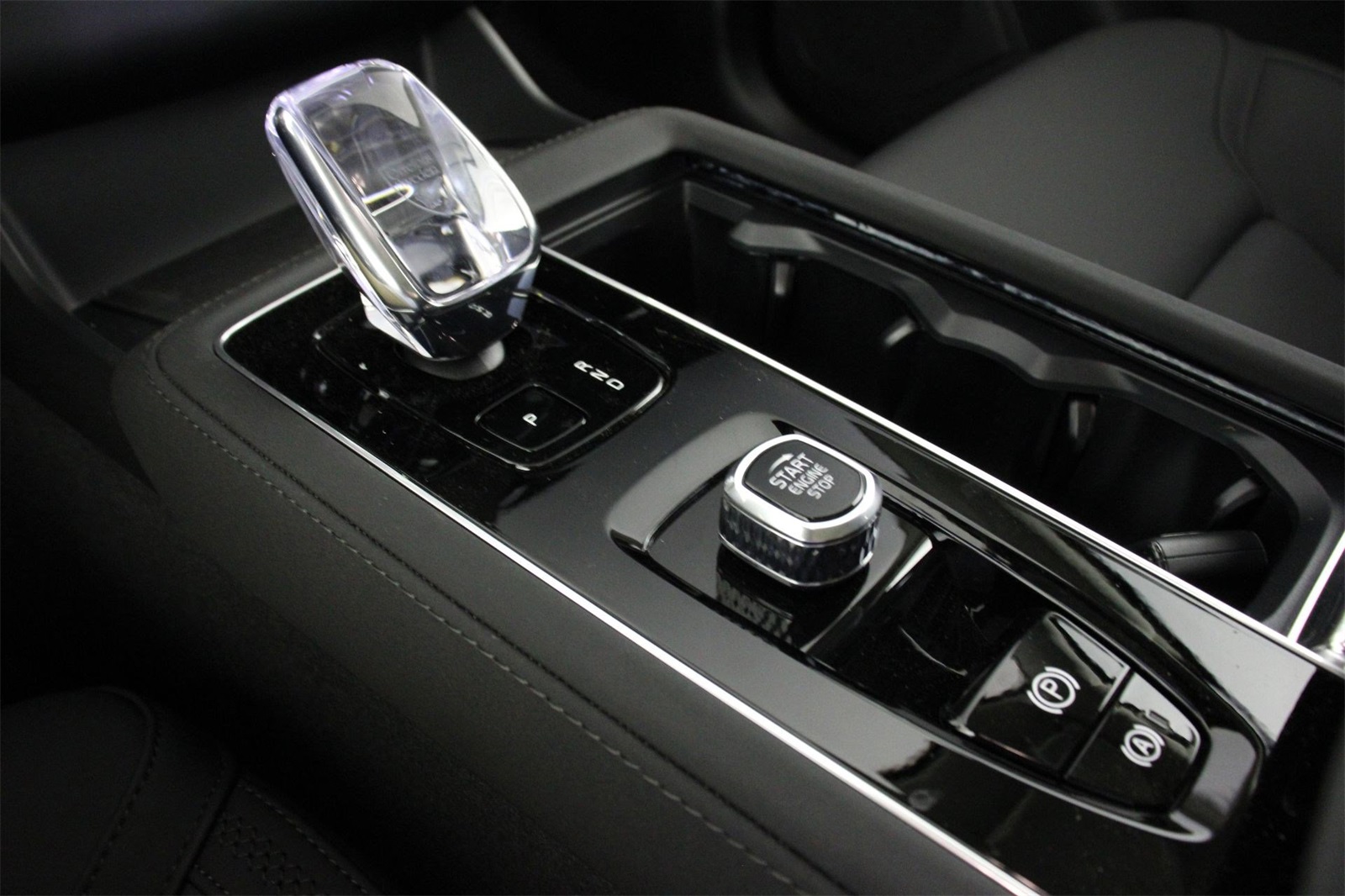 2025 Volvo XC90 Plus photo 6