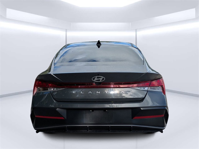 2024 Hyundai Elantra SEL Convenience photo 4