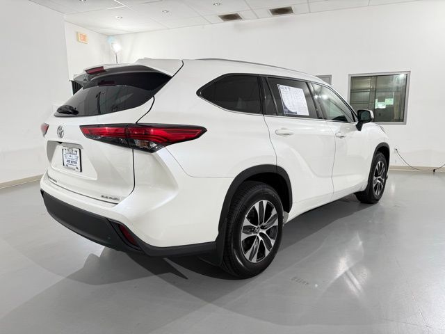 2020 Toyota Highlander XLE photo 3