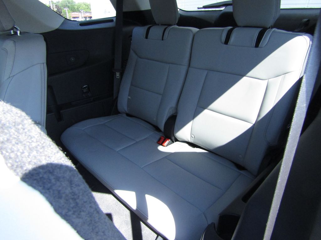 2025 Ford Explorer photo 28