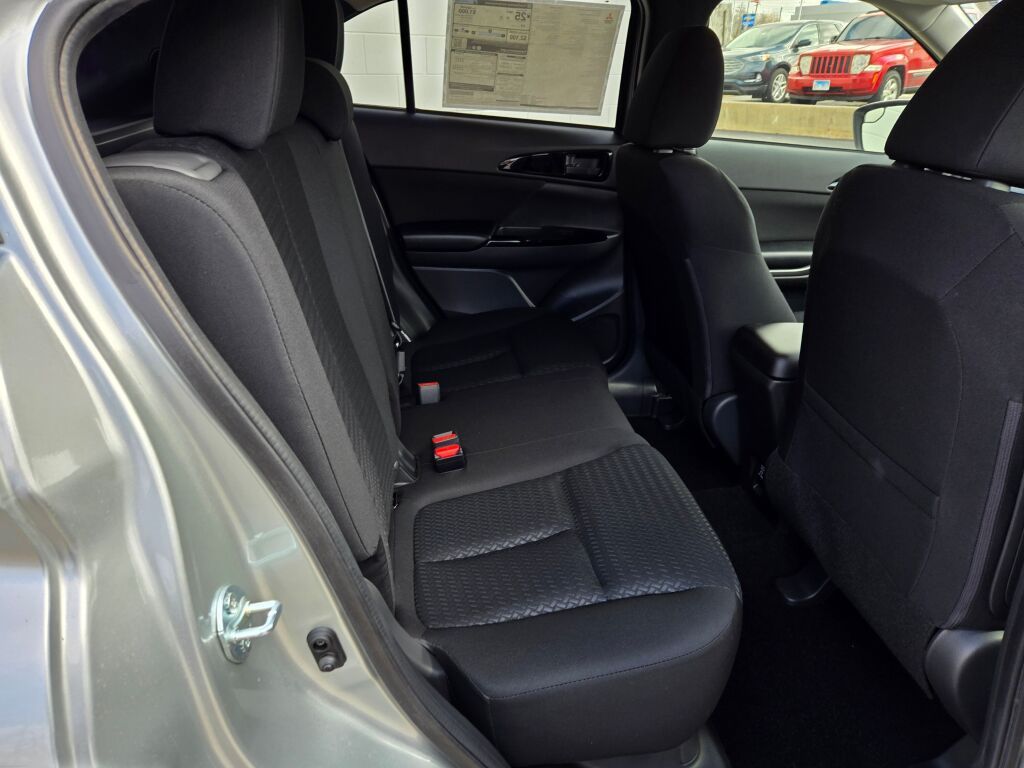 2025 Mitsubishi Eclipse Cross LE photo 5