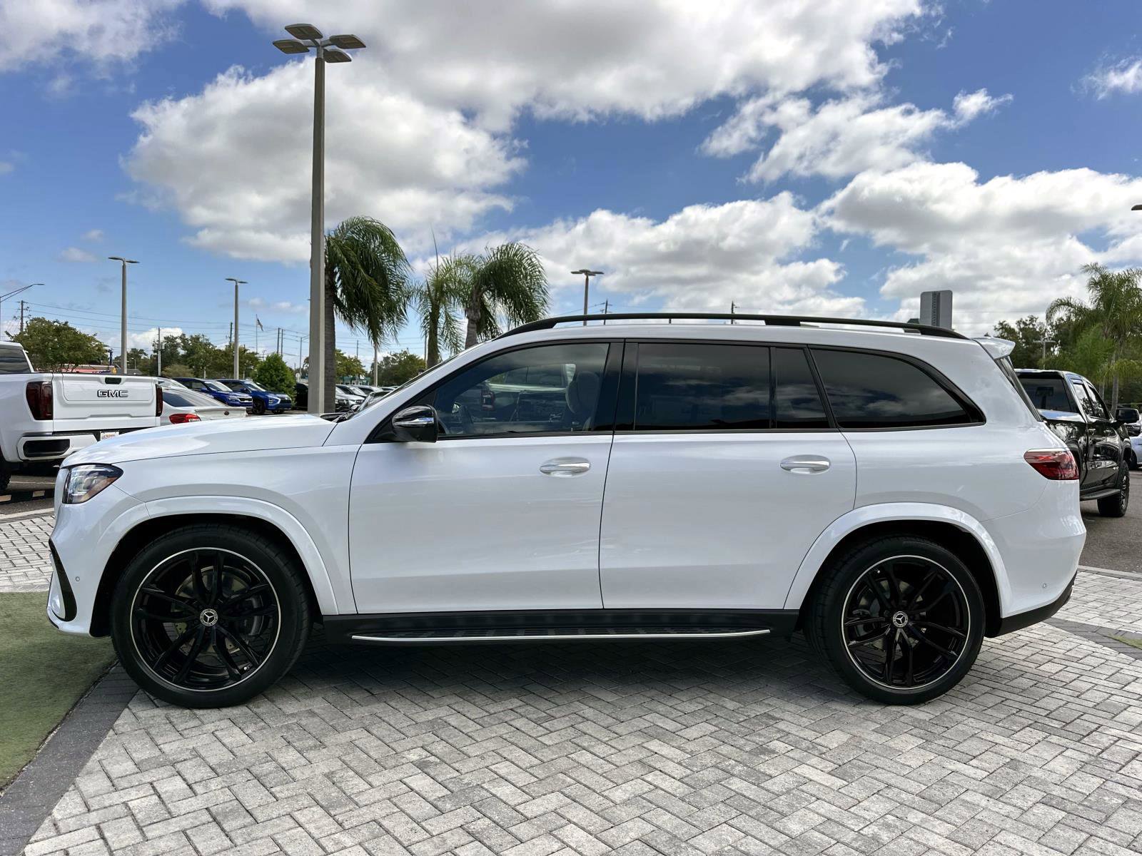 2026 Mercedes Benz GLS 580 4MATIC photo 4