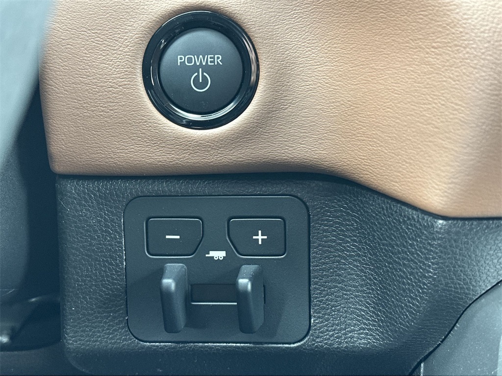 2025 Toyota Tundra 1794 Edition CrewMax photo 17
