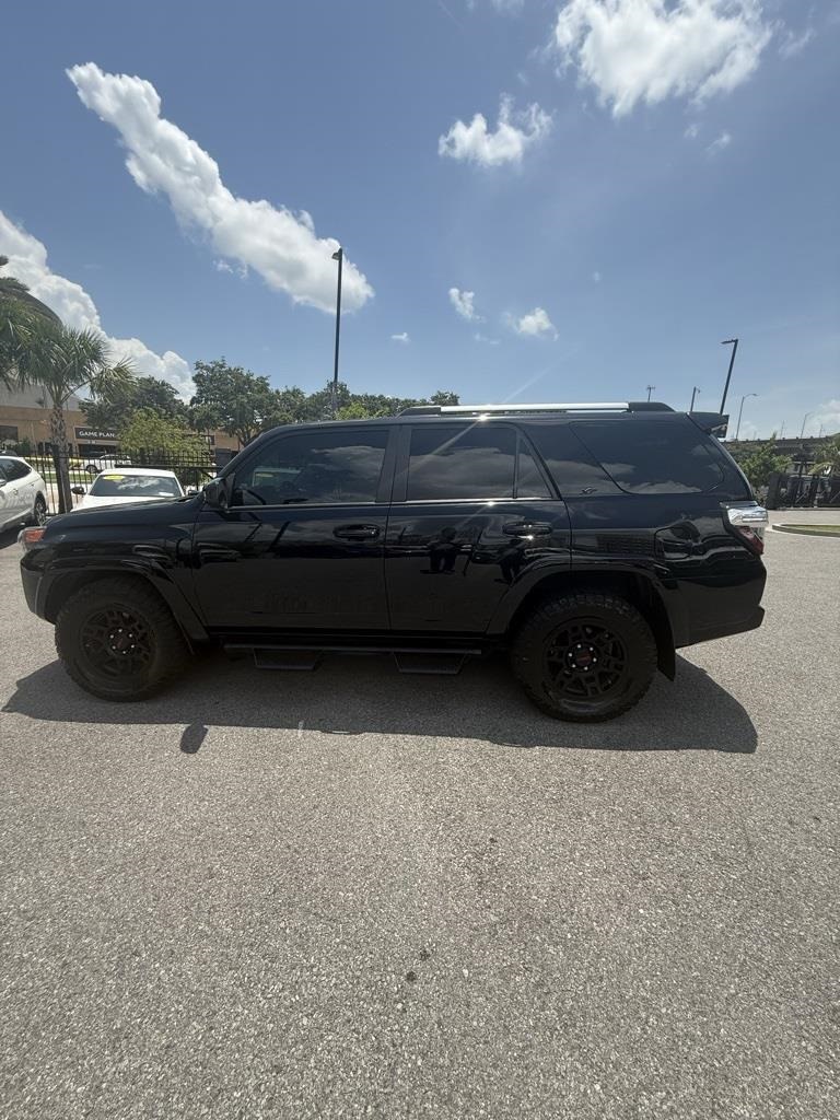 2021 Toyota 4Runner SR5 photo 6