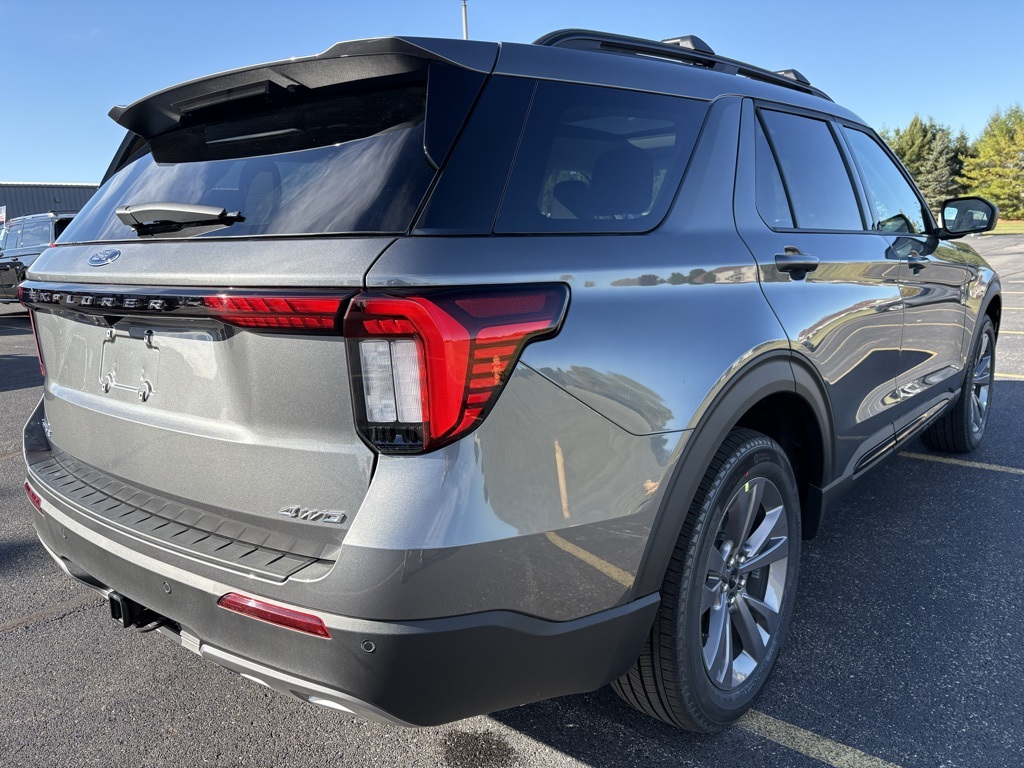 2026 Ford Explorer photo 4