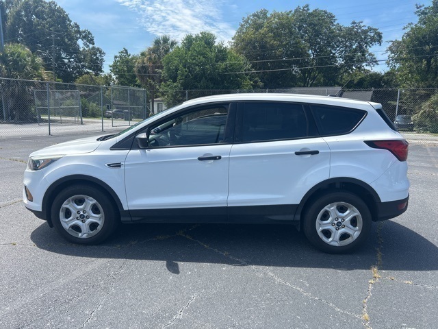 2019 Ford Escape S photo 2
