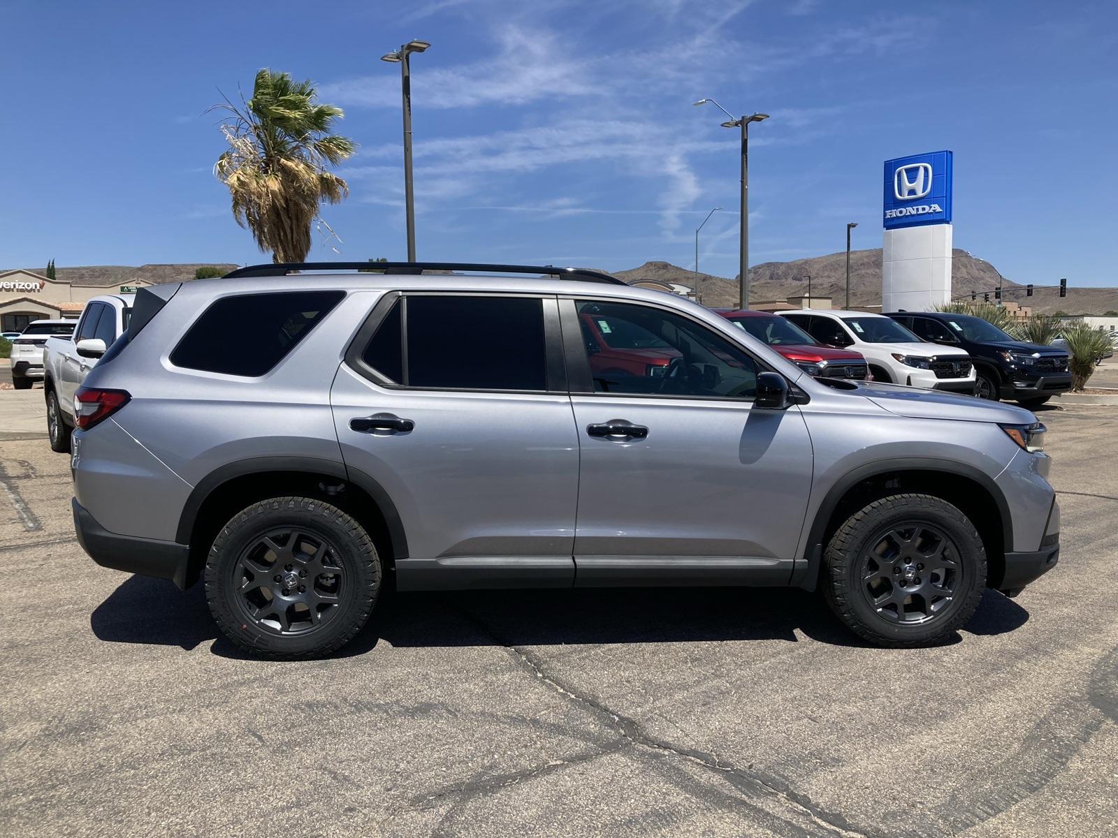 2025 Honda Pilot TrailSport photo 4