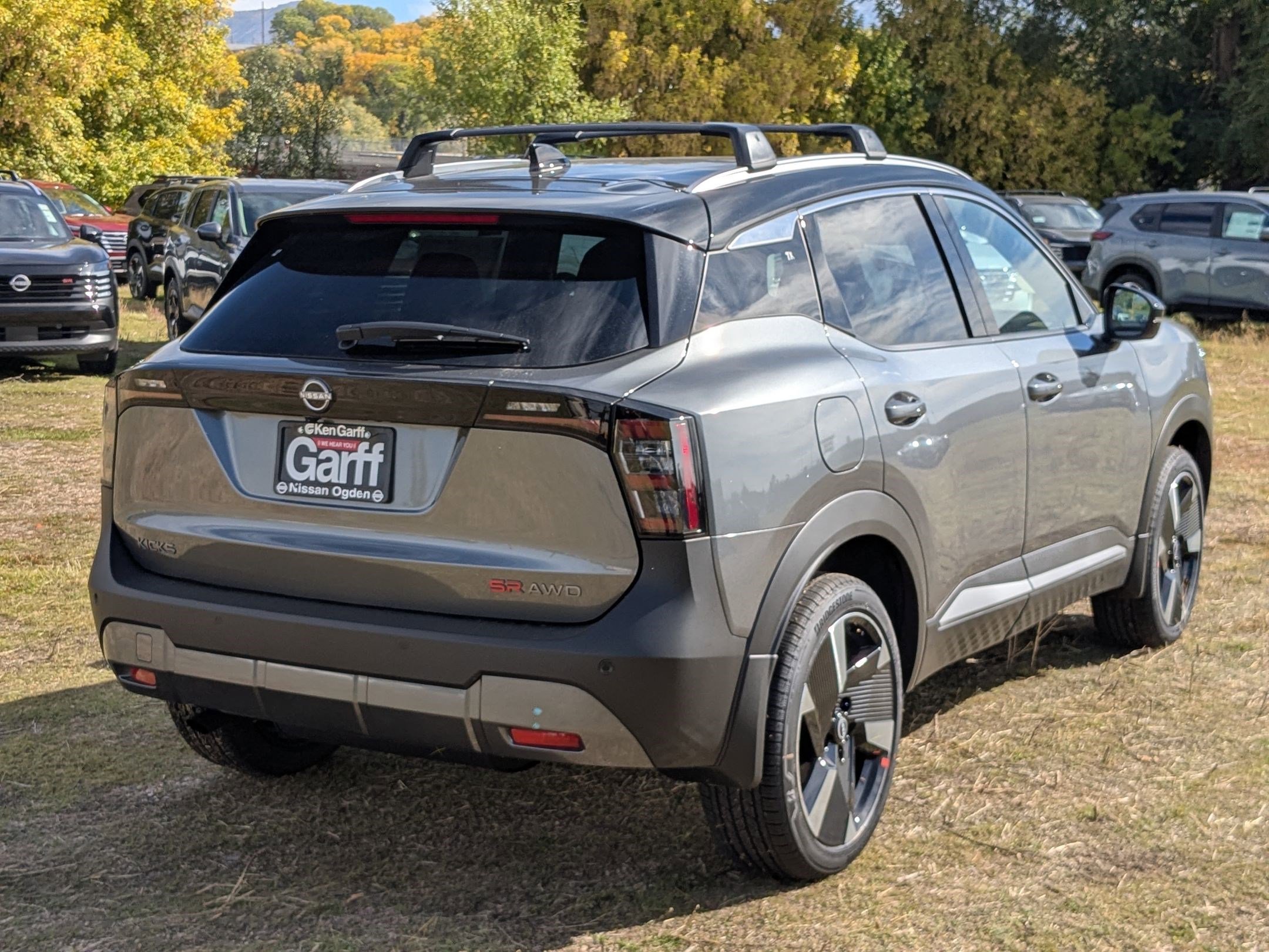 2026 Nissan Kicks SR photo 3