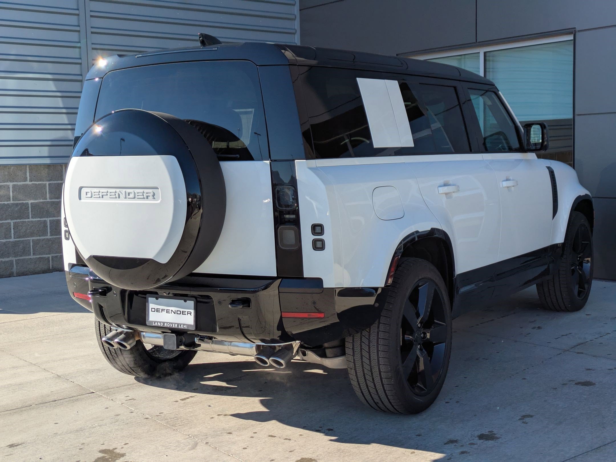 2026 Land Rover Defender 110 V8 photo 3