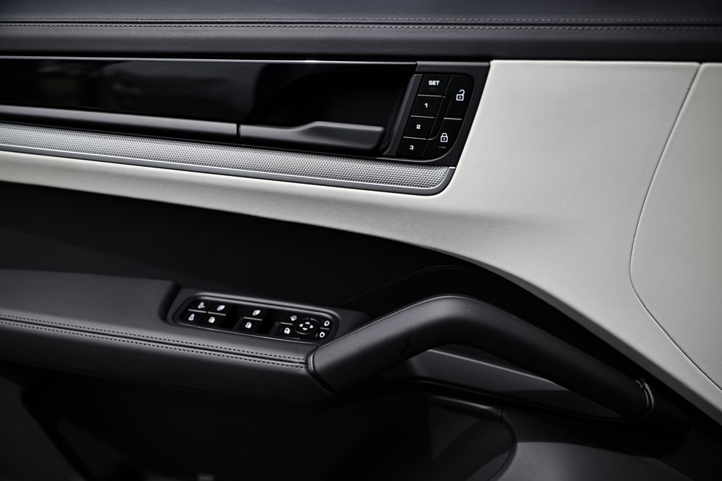 2026 Porsche Cayenne photo 19